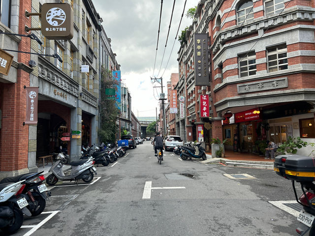 台北大稻埕一日遊 - 迪化街商圈