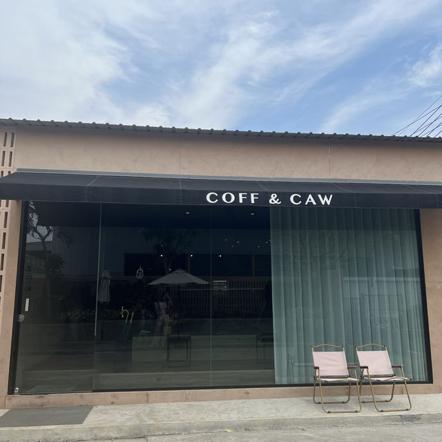 Coff & Caw cafe คาเฟ่มินิมอล มีนกแก้วด้วย