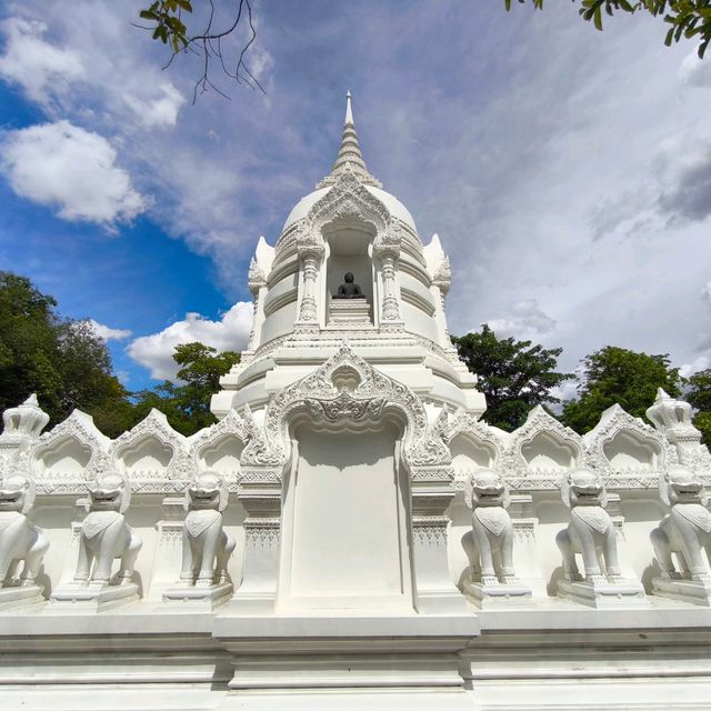 วัดราชาธิวาสวิหาร วัดเก่าแก่กว่า 747 ปี
