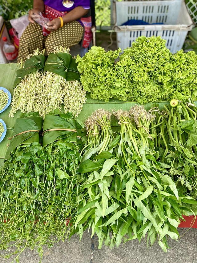 เป็นถนนคนเดินเล็กๆ🥬อุดหนุนชาวบ้านอย่างแท้จริง