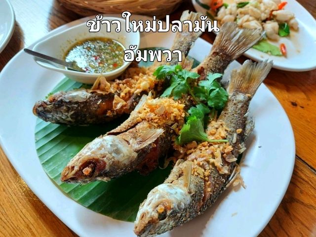 อาหารทะเลท้องถิ่นบรรยากาศดี
