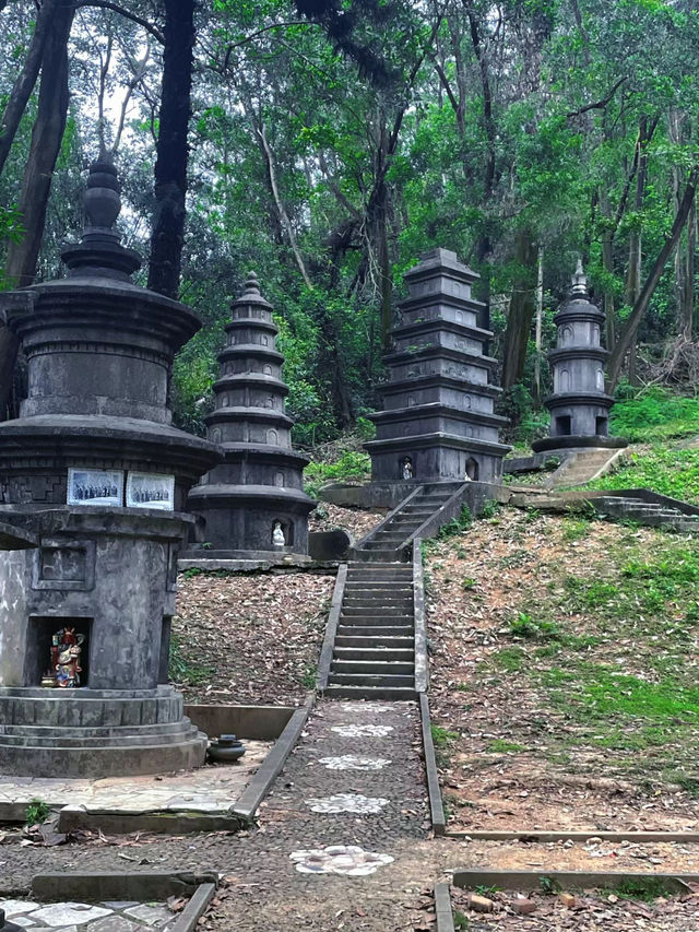 深圳小眾黑色寶塔林，感受寺廟的莊嚴肅穆