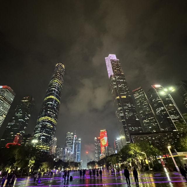 Evening Stroll at Huacheng Square: A Glimpse into Guangzhou's Nightlife