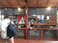 【泰國清邁拜縣】Om Garden Cafe：清新叢林風格咖啡甜品店，胡蘿蔔巧克力蛋糕、冰拿鐵咖啡必試！