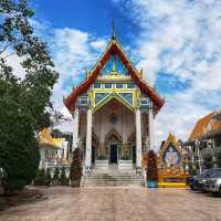 สักการะสิ่งศักดิ์สิทธิ์มากมาย ณ วัดธาตุทอง