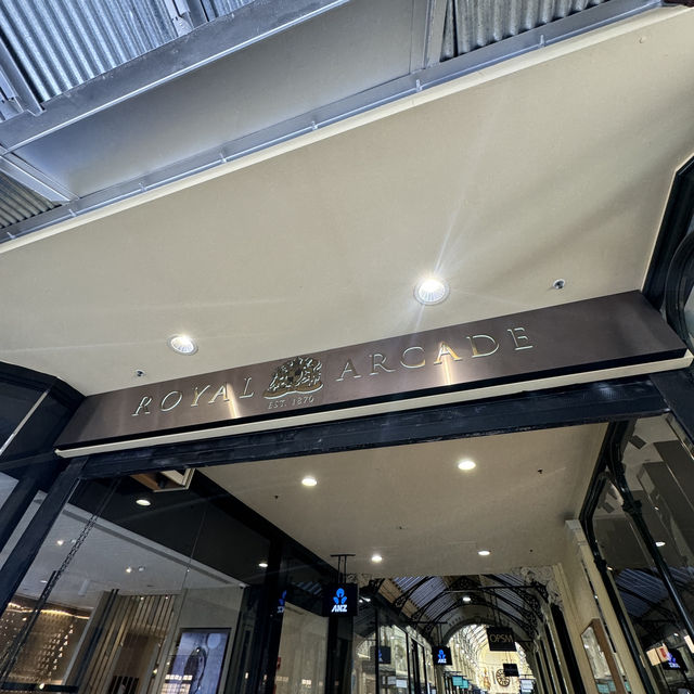 皇家拱廊：墨爾本的歷史購物天堂 🛍️🏛️
