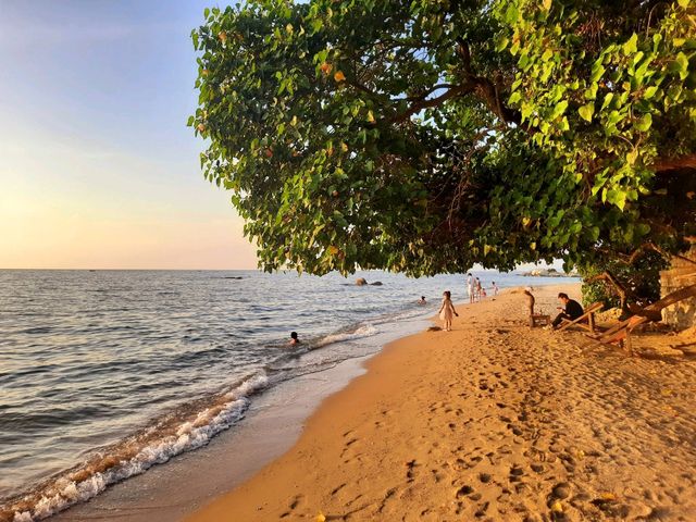 在芭提雅的小眾沙灘🏖️看到一場絕美的日落美景