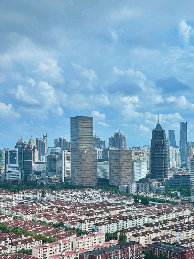 Shanghai: A Fusion of Future and Tradition 🇨🇳