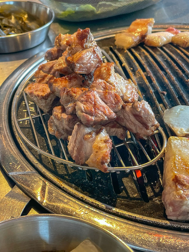 바다보며 즐기는 흑돼지 ‘별돈별’