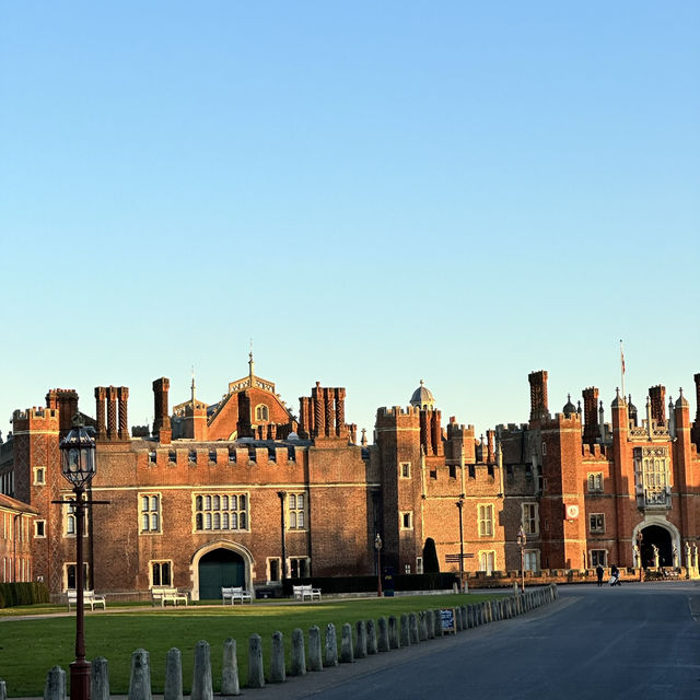 “Hampton Court Palace: A Royal Playground of History, Intrigue, and Unforgettable Adventures!”