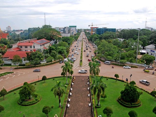 Patuxay - Victory Monument ประตูชัย เวียงจันทน์