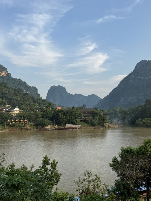 ที่พักบ้านหนองเขียว | สปป.ลาว 🏡⛰️💤🛌