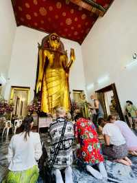 กราบพระนอน ณ วัดโพธิ์ 🙏🙏