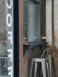 BLURR slow bar & specialty coffee คาเฟ่นนทบุรี