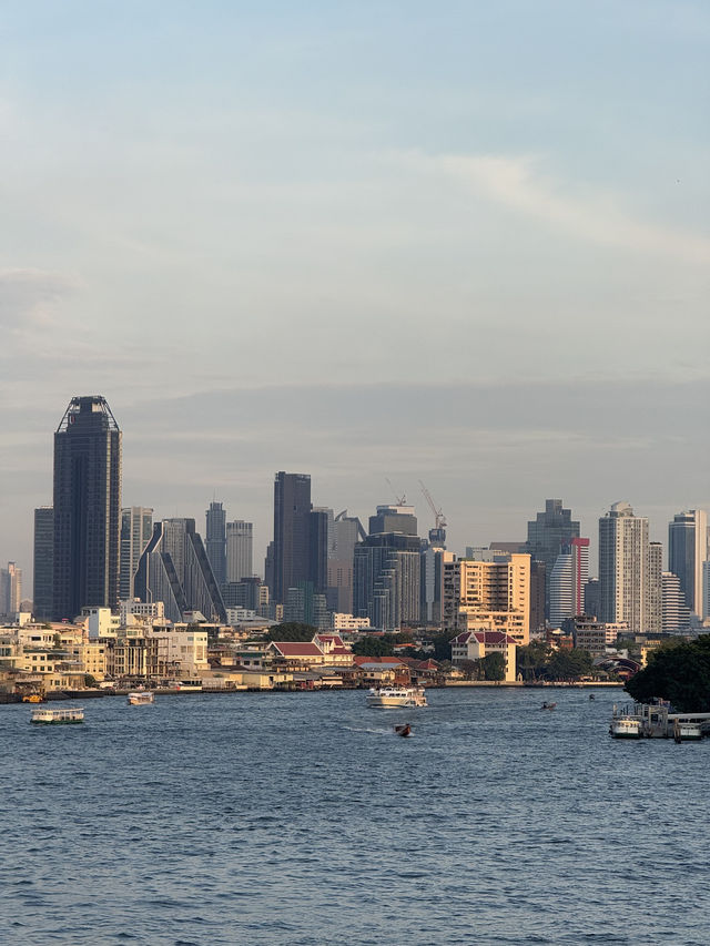 ชมวิวเจ้าพระยา แวะปากคลองตลาด
