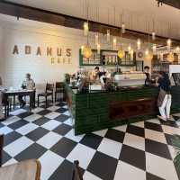 Adamus Cafe by the River ฮาลาล