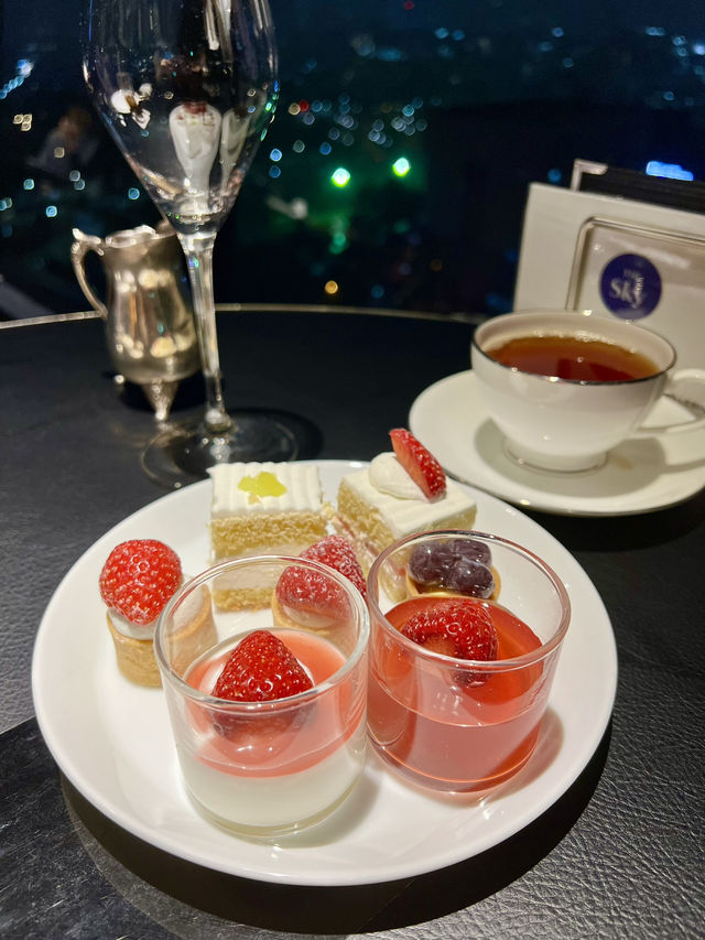Dinner buffet with a view in the sky