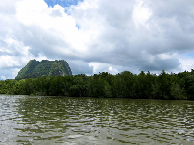 Thailand’s Majestic Natural Paradise: Phang Nga Bay