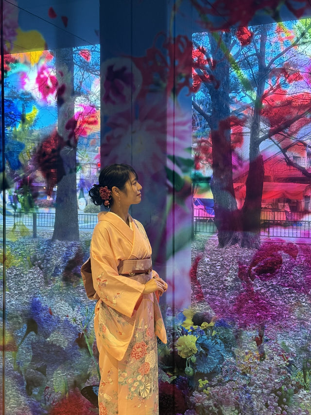 〜京都府京都市〜美しすぎる没入空間！蜷川実花展