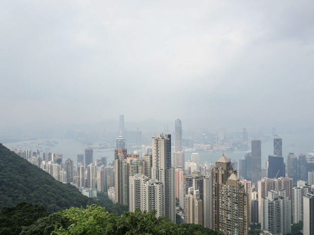Day or Night? Experiencing The Peak’s Two Stunning Views