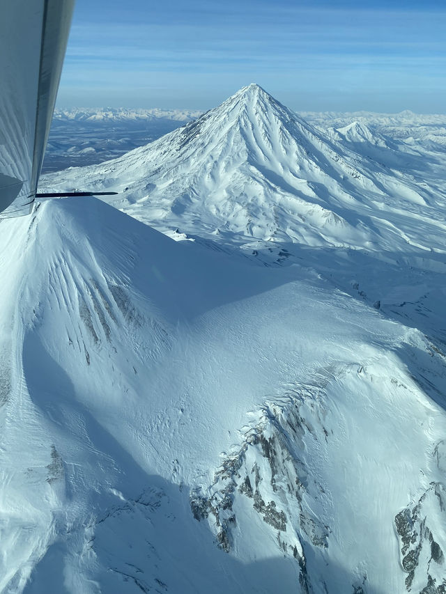 Fly over volcanoes 🌋 