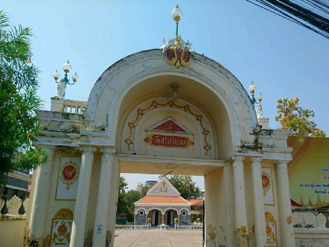 วัดศรีสุริยวงศ์..สถาปัตยกรรมตะวันตกผสมไทย