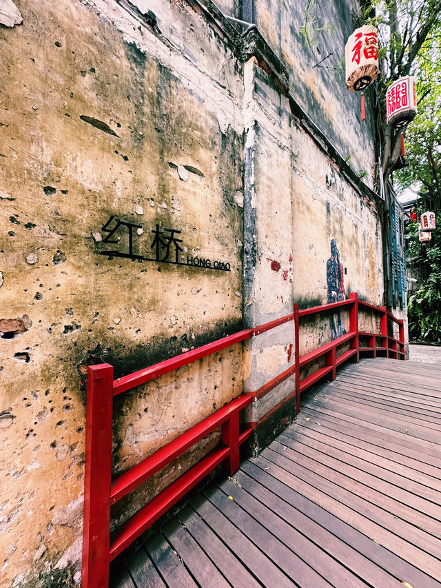 Time Travel Through Murals at Kwai Chai Hong 🎨