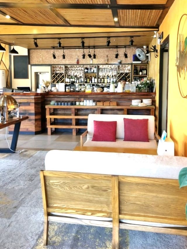 DINING WITH A VIEW, BAMBOO LEAF YANGSHUO SCENIC LOUNGE