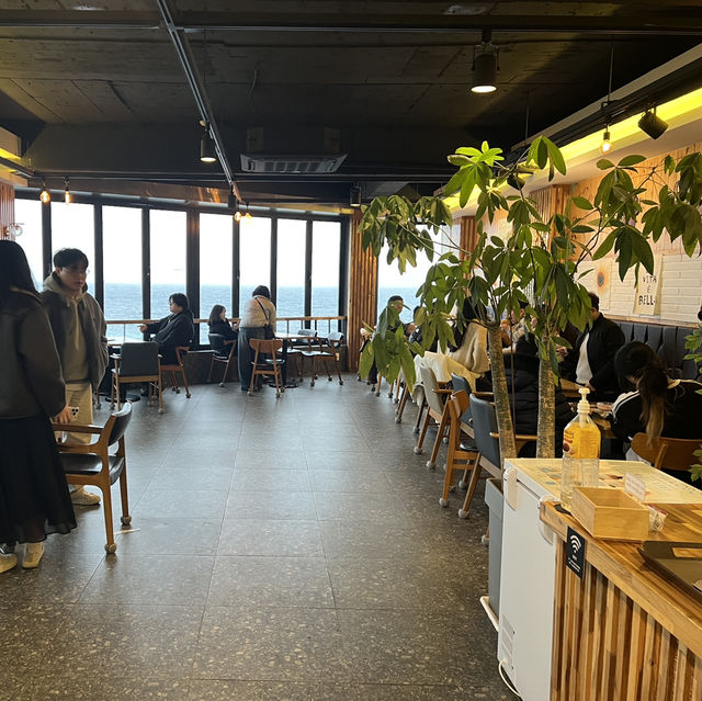 전좌석이 오션뷰인 영금정 근처 바다담다카페