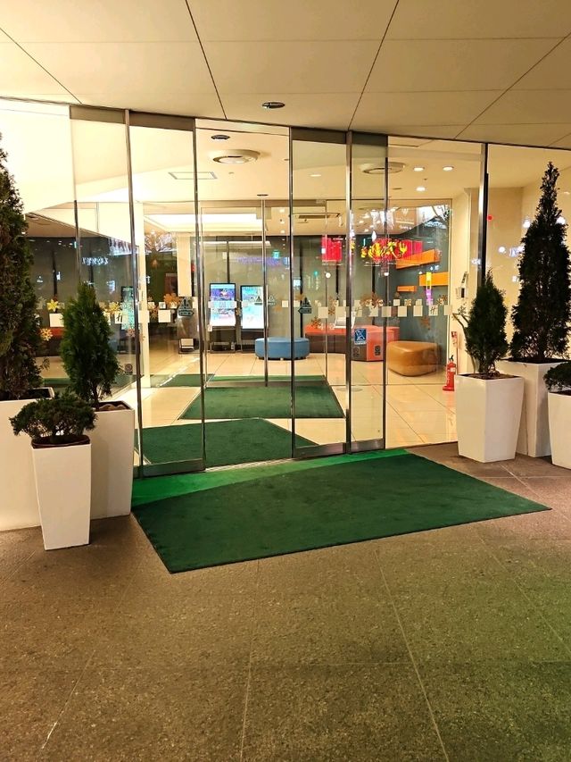 札幌住宿｜距離札幌薄野地標只要5分鐘路程平價商務酒店—札幌薄野全日空假日酒