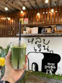 หลบเริน คาเฟ่ บ้านไม้ เหมือนมากินกาแฟบ้านเพื่อน