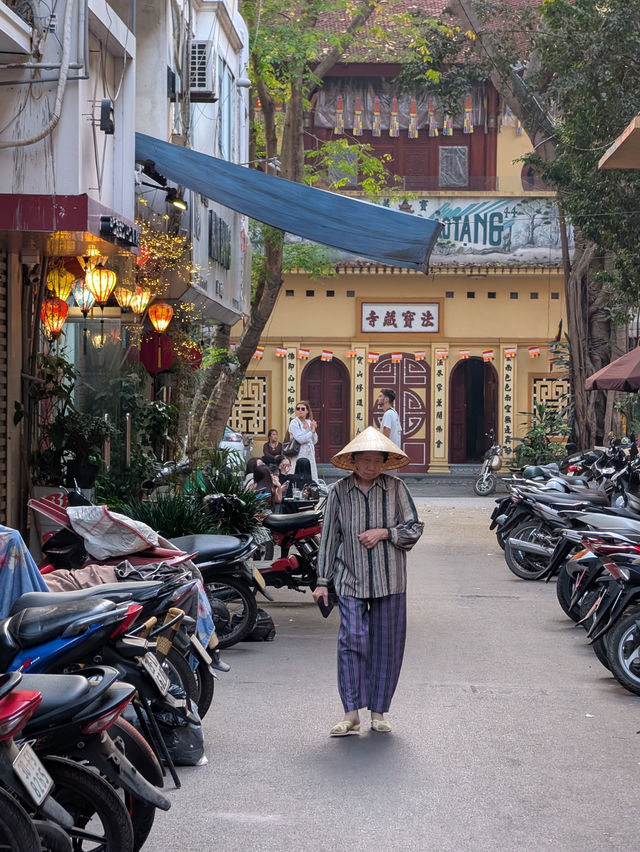 🇻🇳 Hanoi: The Old Quarter and the Captivating Street Chaos 🏮 