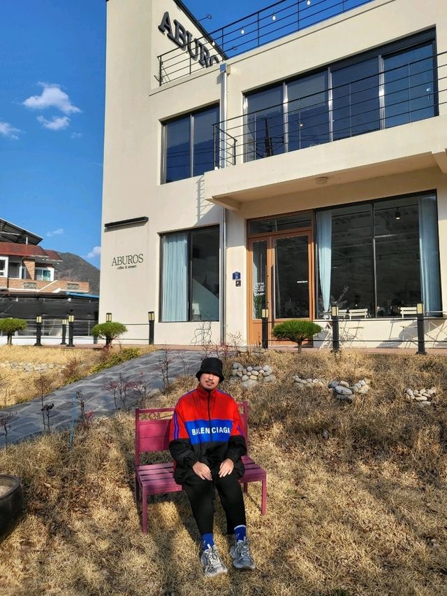 벚꽃엔딩이 아쉬워지는 밀양 감성카페