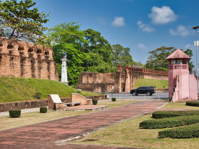 🌴✨ NAKHON SI THAMMARAT WEEKEND GUIDE: Ancient Temples, Waterfall Treks & Southern Flavors!