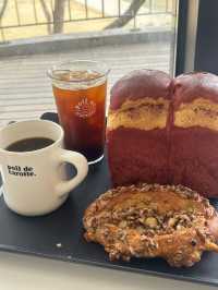 ☕️맛있는 베이커리와 시원한 통창! 드라이브하면서 들리기 좋은 청주 대형 카페 🤍