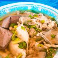 ร้านเอชวนชิม ก๋วยจั๊บ ไชโย