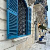 Valletta's Colorful Windows: A Photographer's Walking Tour🌈📸   