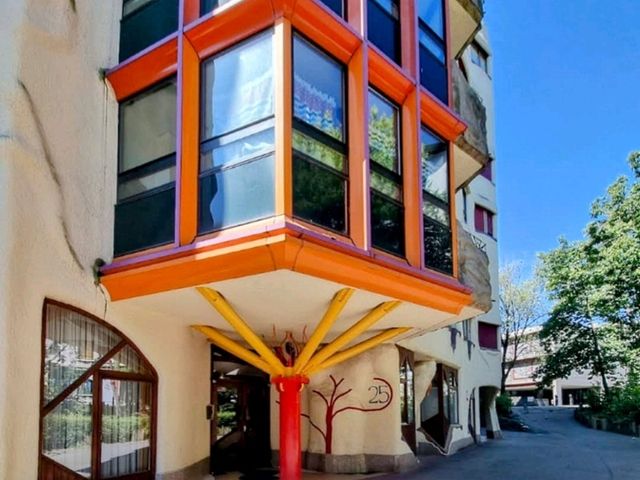 日內瓦 | 瑞士版的高第建築---藍色精靈小屋 Les Schtroumpfs