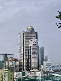曼谷｜在無邊際泳池俯瞰城市天際線！Grande Centre Point Surawong 泳池夢幻到不想退房🏙️🏊‍♀️✨