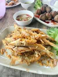 อาหารทะเลสด อร่อย ต้องร้านลมพันท้าย สมุทรสาคร