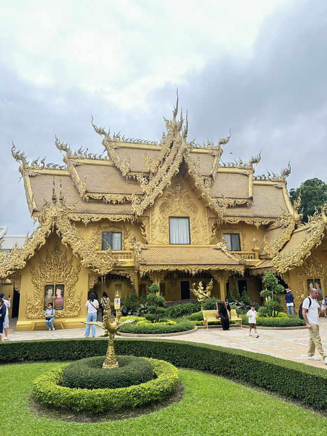 🇹🇭泰國清萊熱門打卡景點—白廟✨