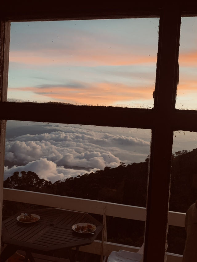 【Mt. Kinabalu：4095m 的自我對話】 ⛰️🚶‍♂️☀️💨