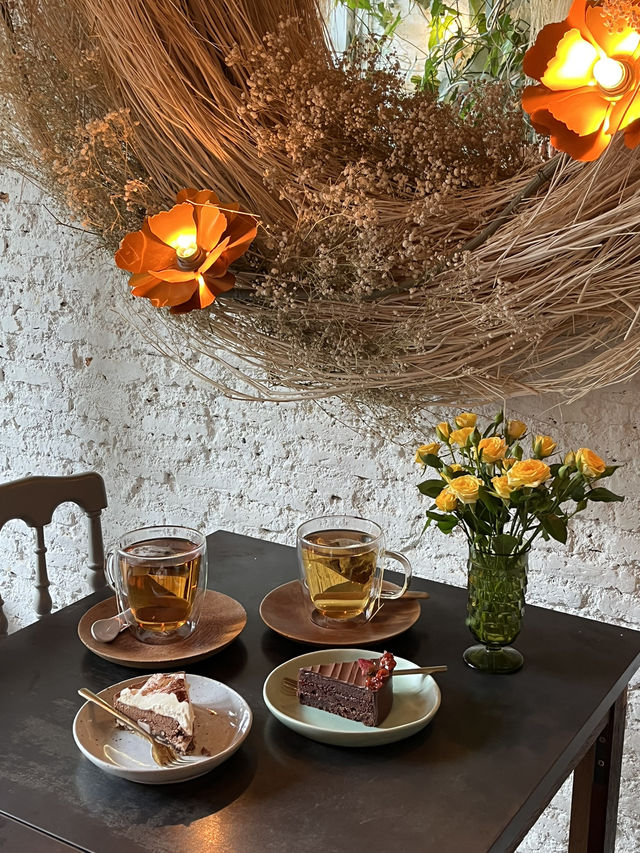 【バンコク】花市場のナンバーワンカフェ「Floral Café at Napasorn」