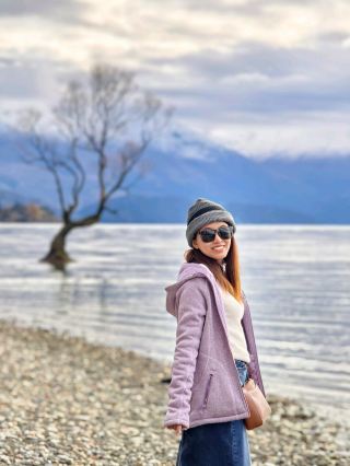 That Famous Tree: A Peaceful Moment at Lake Wanaka