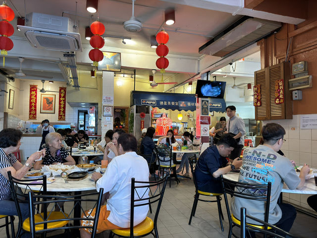 Wrapped in Flavor: Teck Sing’s Herbal Chicken Hits the Spot