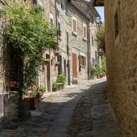 Central Italy's Hidden Gem: Cortona, Tuscany! 🇮🇹 hilltop town in Tuscany, Italy.