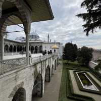 🕌🌊 Topkapi Palace: A Glimpse into Ottoman Grandeur