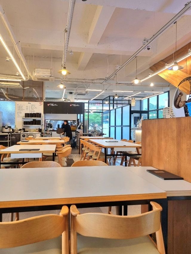 동구 넓은 해산물식당 어전🐟