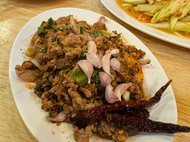 Local Flavours, No Frills: Porpran Larb Phed Roi Et at Huai Khwang