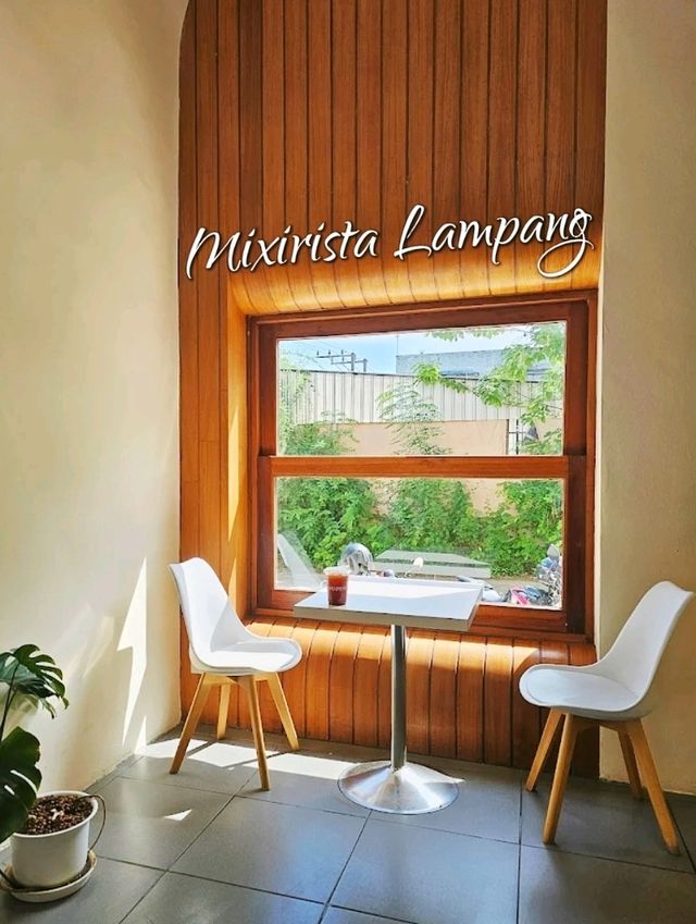 Mixirista Lampang เป็นคาเฟ่ยอดนิยมในจังหวัดลำปาง
